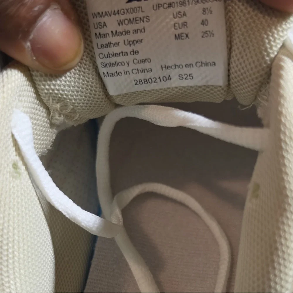 Avia Beige/White Leather Low‎ Top Lace Up Women's Athletic Sneakers Odor Ctrl